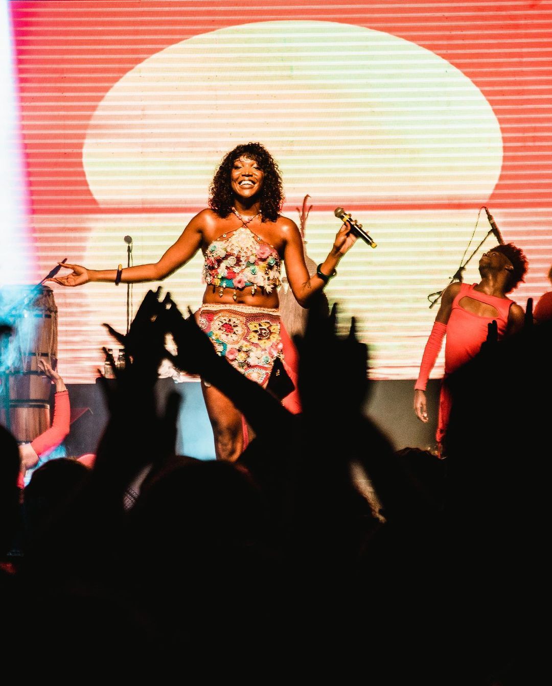 A cantora Majur, 26 anos, na turnê do album Ojunifé / Jorge Porci/redes sociais
