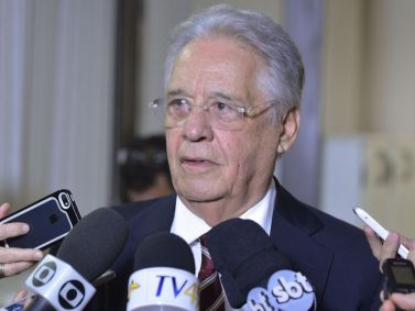 O ex-presidente Fernando Henrique Cardoso fala à imprensa em reunião na sede da Executiva Nacional do PSDB