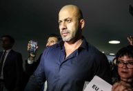 Moraes bloqueia redes sociais e contas bancárias de mulher de Daniel Silveira