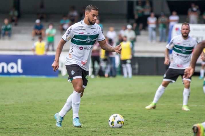 Thonny Anderson, jogador do Coritiba, durante partida contra o Goiás no estádio Couto Pereira, pelo Campeonato Brasileiro / ESTADÃO CONTEÚDO