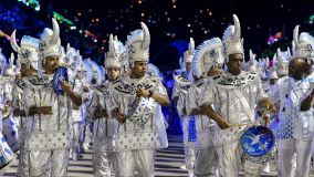 Bateria da Escola de Samba Beija Flor durante apresentação no desfile do Grupo Especial do Carnaval do Rio de Janeiro na Marques de Sapucaí em 2022