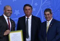 Bolsonaro ouve ala política e não deve ir a ato com Silveira em São Paulo