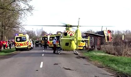 Acidente entre caminhão e trem deixa mortos e feridos no sul da Hungria