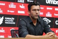 Ponte Peta anuncia ex-técnico de Botafogo e Vasco após rebaixamento na Série B