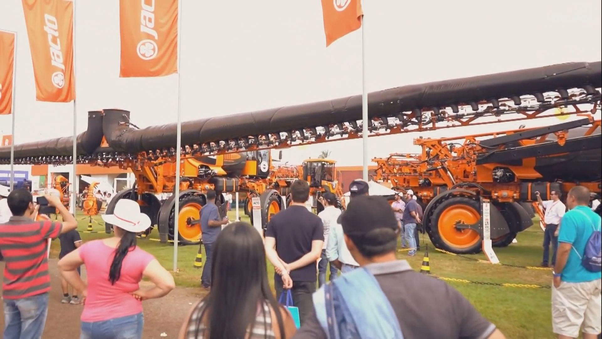 Edição de 2022 da Agrishow, maior feira do agronegócio da América Latina, começou nesta segunda-feira (25)