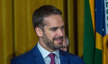 Eduardo Leite deixa o Palácio Piratini