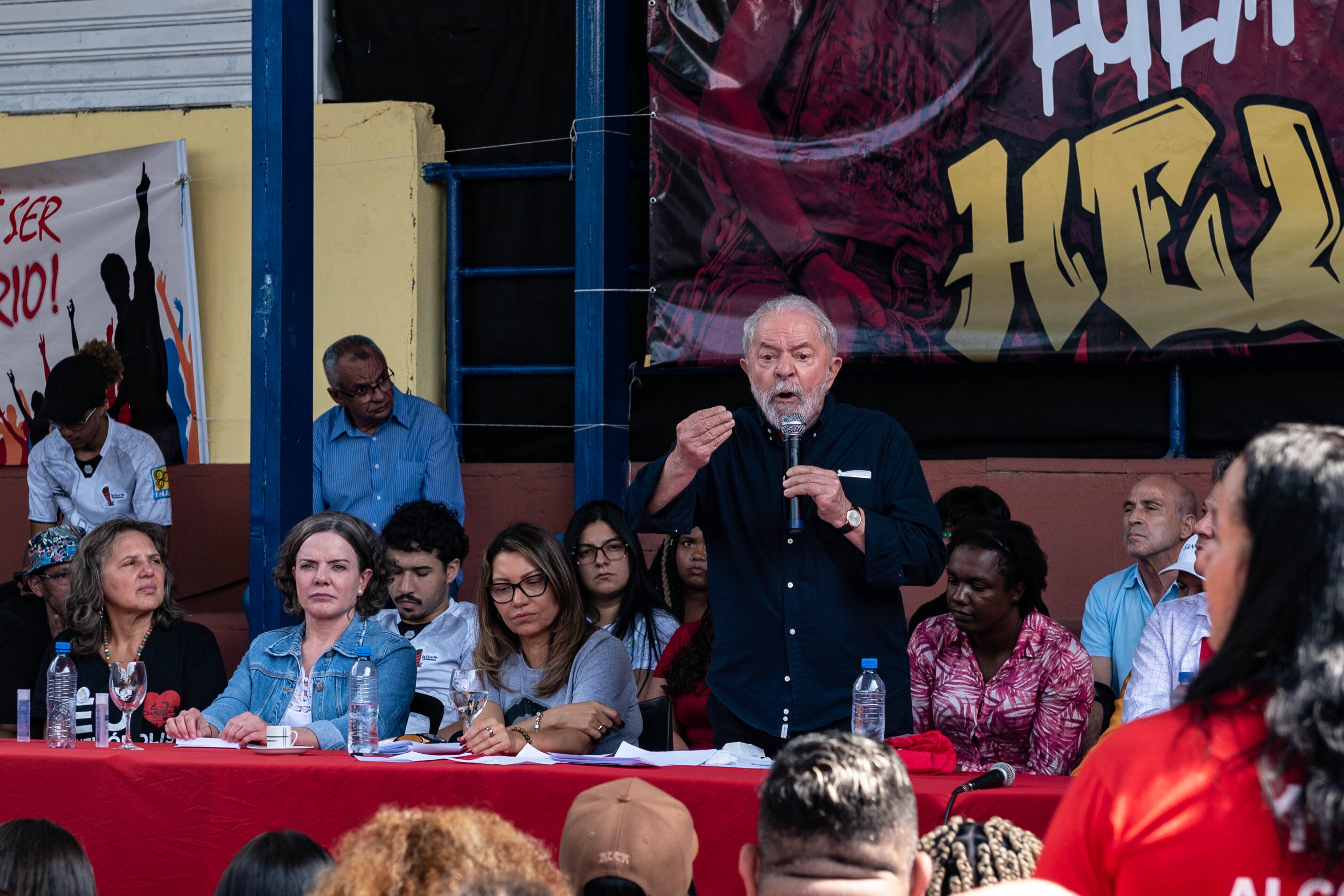 Lula se encontra com jovens da comunidade de Heliópolis, em São Paulo, junto com lideranças do PT - 21/04/2022