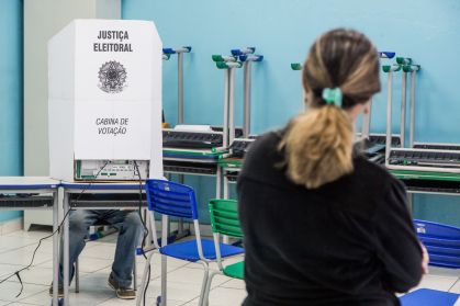 Eleitor vota na urna eletrônica em São Caetano do Sul (SP) durante as eleições de 2018