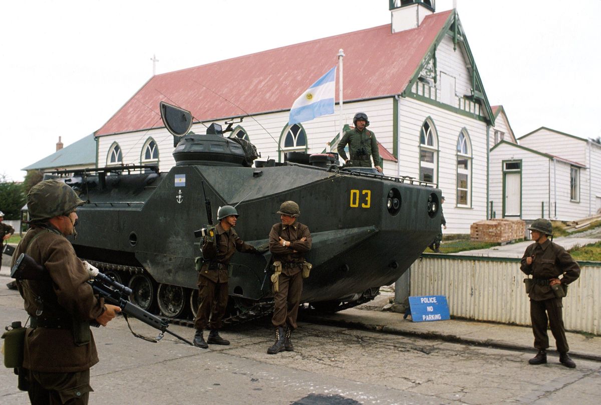 Ministro britânico responde a Milei e reafirma compromisso com Malvinas