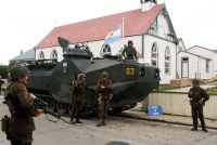 Ministro britânico responde a Milei e reafirma compromisso com Malvinas