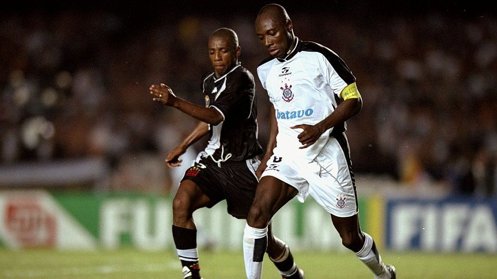 Freddy Rincón, ídolo do Corinthians, durante partida contra o Vasco da Gama, em 2000