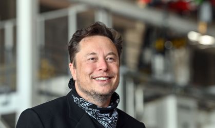 Elon Musk ativa conta de extremista no "X" que estava suspensa desde 2018