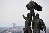 Kiev removerá escultura que celebra amizade entre ucranianos e russos, diz prefeito