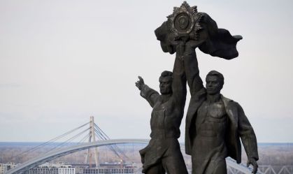 Estátua amizade Rússia Ucrânia em Kiev