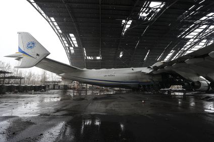 Parte traseira da fuselagem do Antonov An-225 Mriya, o maior avião cargueiro do mundo, que foi destruído na Ucrânia