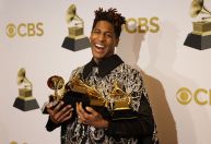 Grande vencedor do Grammy, Jon Batiste sonha em fazer parceria com cantora brasileira