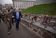 Premiê britânico diz a Zelensky estar mais comprometido que nunca a reforçar Ucrânia