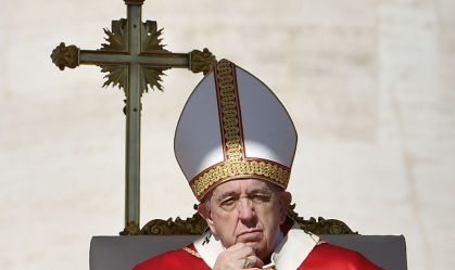 Papa Francisco durante as celebrações do Domingo de Ramos, na Praça São Pedro, neste domingo (10)