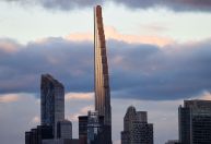 Arranha-céu mais estreito do mundo está pronto para receber primeiros moradores