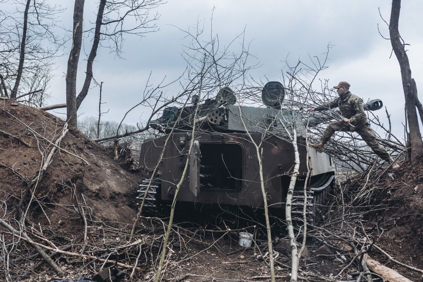 Soldados ucranianos na linha de frente no Donbass, no leste da Ucrânia / Diego Herrera Carcedo/Anadolu Agency via Getty Images