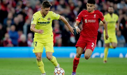 O argentino Giovani Lo Celso, do Villareal (à esq.), e o colombiano Luis Díaz, do Liverpool, durante o primeiro jogo da semifinal da Champions League 2022