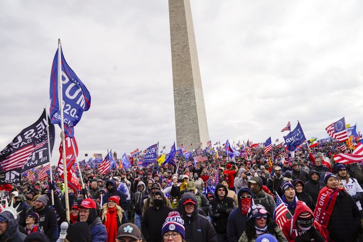 Multidões chegam para o comício "Stop the Steal" em 06 de janeiro de 2021 em Washington, DC. / Getty Images