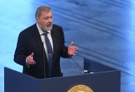 EUA dizem acreditar que inteligência russa está por trás de ataque a ganhador do Nobel
