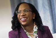 Senado dos EUA confirma Ketanji Brown Jackson como 1ª mulher negra na Suprema Corte
