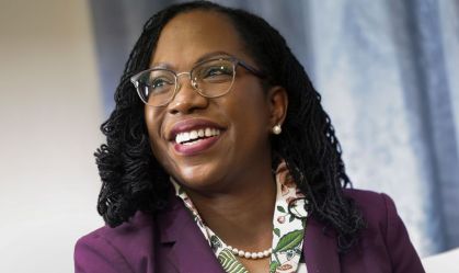 Senado dos EUA confirma Ketanji Brown Jackson como 1ª mulher negra na Suprema Corte