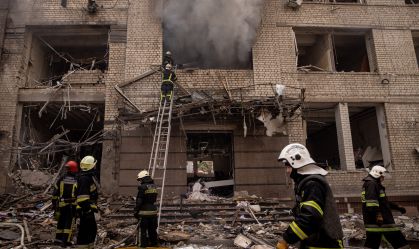 Kharkiv foi severamente atacada neste sábado (16)