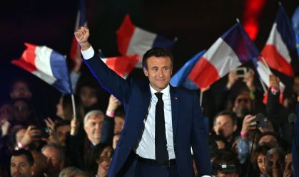 Presidente da França, Emmanuel Macron discursa a eleitores após vitória no segundo turno em 2022