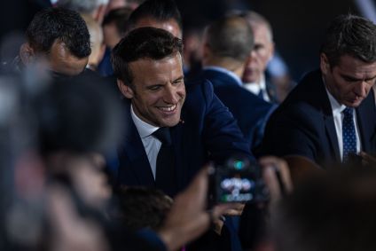 Emmanuel Macron comemora vitória contra Marine Le Pen