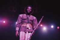 Morre Andrew Woolfolk, saxofonista da banda Earth, Wind & Fire