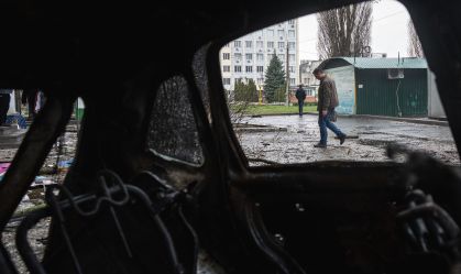 Situação em Kharkiv é tensa após "bombardeio maciço", diz prefeito
