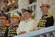 Em desfile militar comemorativo, Coreia do Norte promete ampliar arsenal nuclear