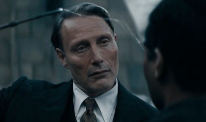 Ator que substituiu Johnny Depp se destaca no novo "Animais Fantásticos"