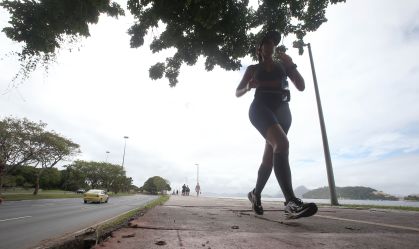 Rio tem domingo nublado com previsão de chuva fraca