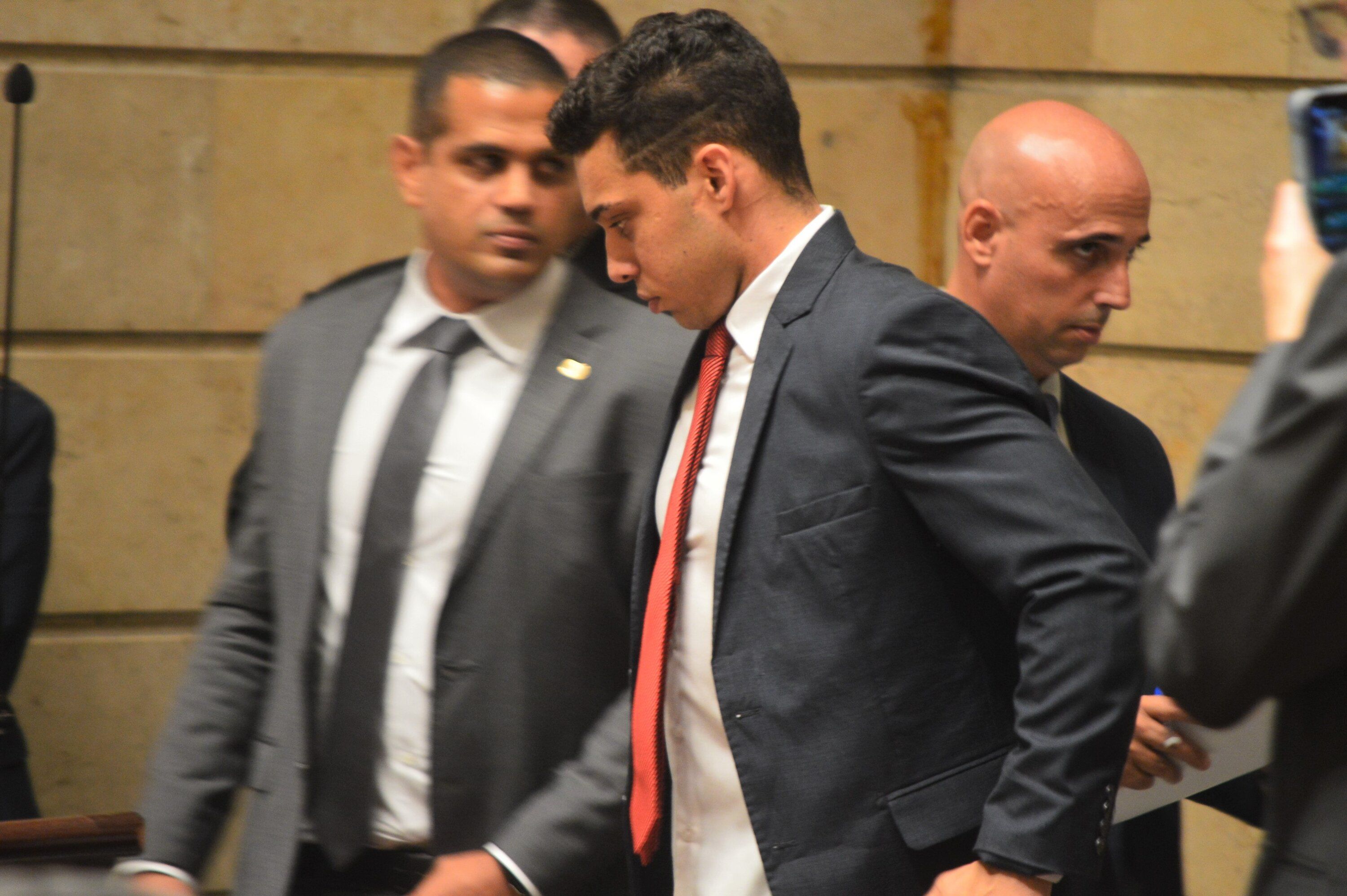 SESSÃO PLENÁRIA NA CÂMARA MUNICIPAL DISCUTE CASO GABRIEL MONTEIRO