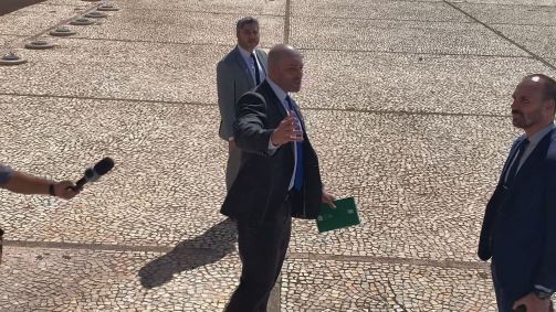 Deputado Daniel Silveira do lado de fora do STF