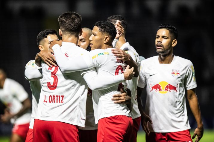 Comemoração do gol marcado por Sorriso, do Red Bull Bragantino, durante a partida contra o Atlético-GO válida pela segunda rodada do Campeonato Brasileiro realizada no Estadio Nabi Abi Chedid, em Braganca Paulista, no interior de Sao Paulo, na noite deste domingo / Foto: Leonardo Sguacabia/Thenew S2/Estadão Conteúdo