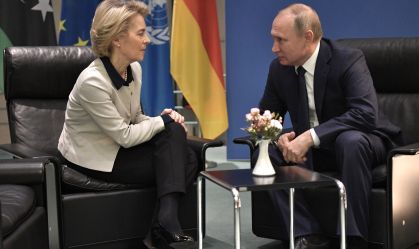 União Europeia chama corte no envio de gás de "chantagem"; Rússia nega