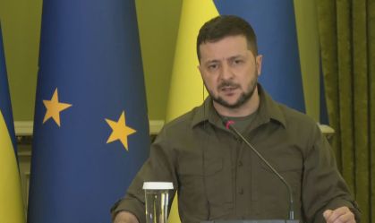 Zelensky alerta que Rússia pode usar armas químicas e pede mais sanções