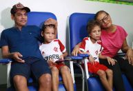 Irmãos que ficaram 27 dias perdidos em floresta no Amazonas recebem alta