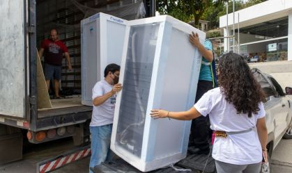 Além dos alimentos, entidade fez doação de eletrodomésticos às famílias atingidas pelas chuvas