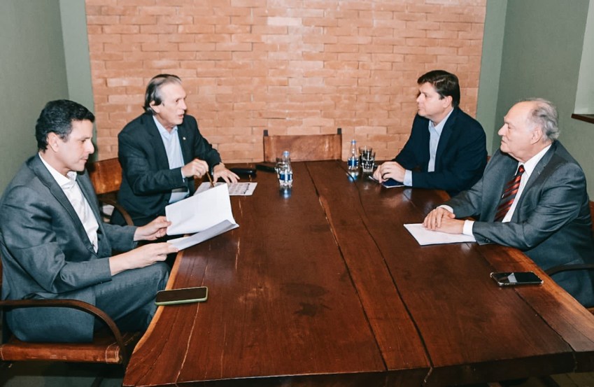 Presidentes do PSDB, União Brasil, MDB e Cidadania durante reunião em Brasília; em ordem: Bruno Araújo, Luciano Bivar, Baleia Rossi e Roberto Freire / Foto: Luiz Cervi/Divulgação