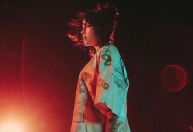 Billie Eilish diz que “não deveria ser a atração principal” do Coachella