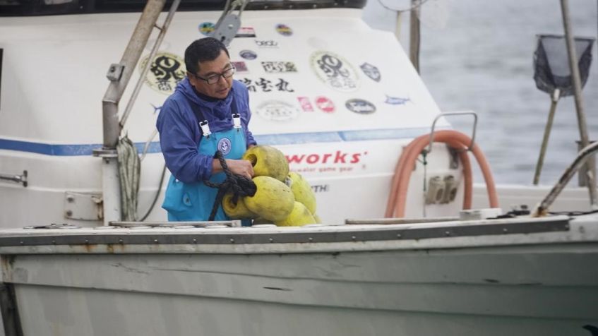Pescador Kazushi Kinjo afirma que encontra embarcações chinesas frequentemente em águas próximas às ilhas no Norte / Daniel Campisi/CNN