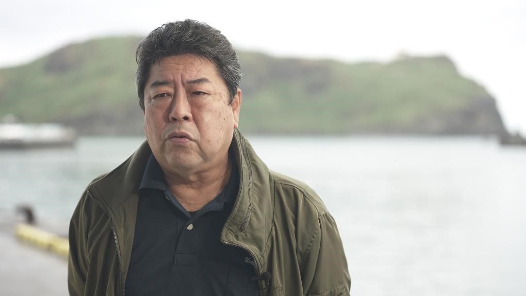 Shigenori Takenishi, líder da cooperativa de pesca local, diz estar preocupado sobre como as tensões atuais podem afetar o comércio de peixes / Daniel Campisi/CNN