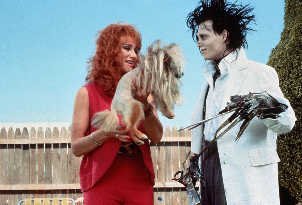 Kathy Baker e Johnny Depp no clássico "Edward Mãos de Tesoura"/ 20th Century Fox/Kobal/Shutterst