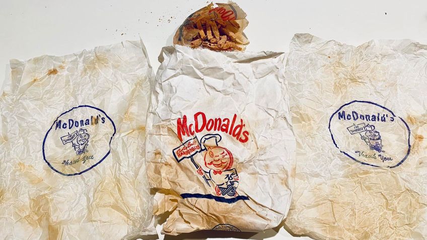 Casal encontra duas embalagens de hambúrguer e uma porção de batatas fritas em uma sacola do McDonald's atrás da parede do banheiro. / Cortesia/Gracie Jones